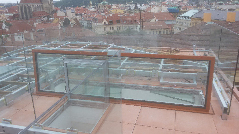 REMING - výstup na střešní terasu bytového domu v Praze na ulici Rybná
