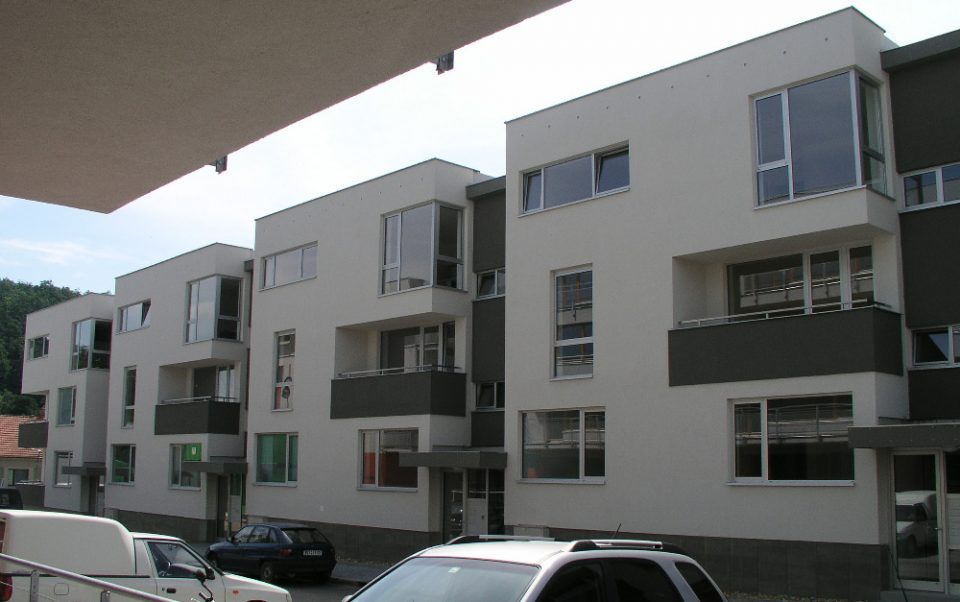 REMING - kompletní výstavba bytových domů v Brně Ivanovicích včetně dodávky hliníkových oken a dveří