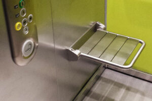 REMING - Sklopné nerezové sedátko v kabině výtahu