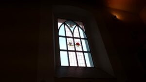 REMING - Gotické hliníkové okno v kostele ve Větřkovicích